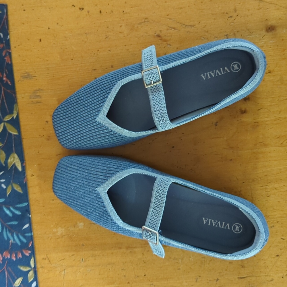 VIVAIA Mary Janes / Gently Squared Toe Flats / Size  7 1/2